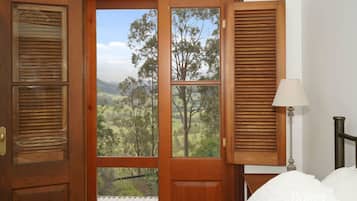 4 bedrooms, in-room safe, desk, iron/ironing board