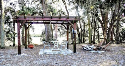 The Offbeat Oasis by the Marsh- State Park Pass Included🏖