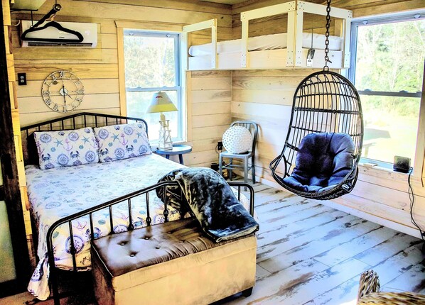 Silitysrauta/-lauta, ilmainen Wi-Fi, vuodevaatteet