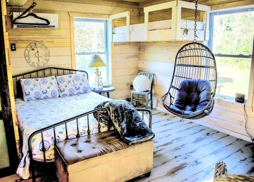 The Offbeat Oasis  by the Marsh- State Park Pass Included🏖