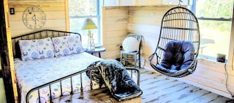 The Offbeat Oasis by the Marsh- State Park Pass Included🏖