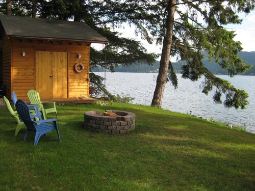 Lake Whatcom Summer home, 100' private beach, paddle boards and kayaks!