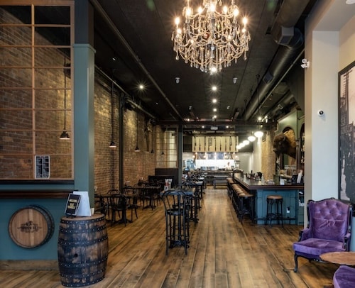 Broken Hills Designer Flat on Baker St. 