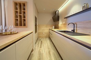 Kühlschrank, Mikrowelle, Ofen, Geschirrspüler