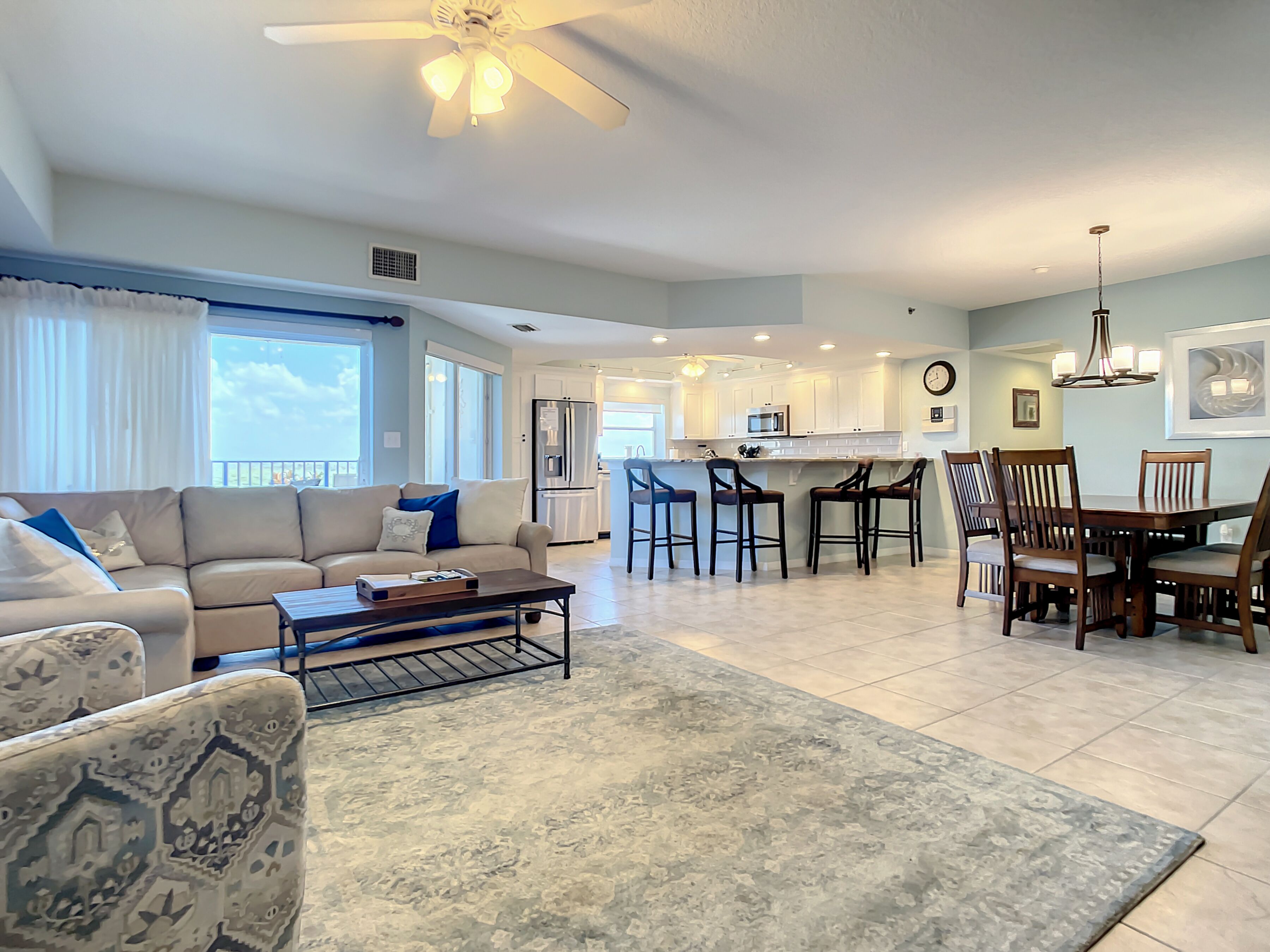 Stunning 3/2 Corner unit on the Atlantic. OW10-401