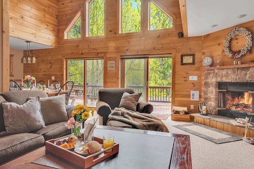 Massive Log Chalet with Hot Tub