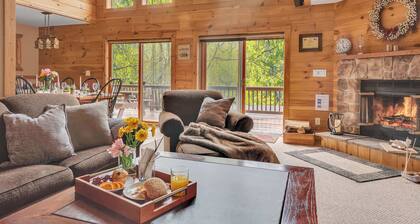 Massive Log Chalet with Hot Tub