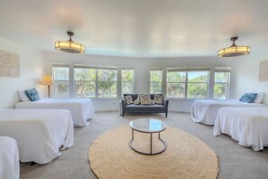 6 bedrooms, travel crib, free WiFi, bed sheets