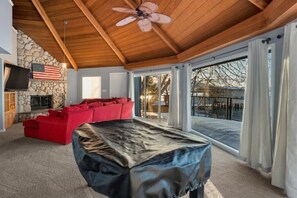 TV, fireplace, stereo