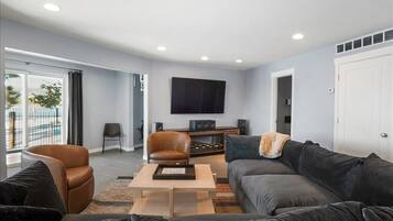TV, fireplace, stereo