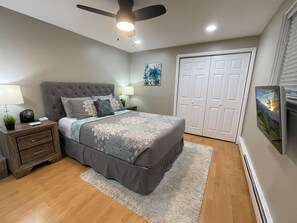 2 bedrooms, in-room safe, desk, iron/ironing board - Beautiful & Cozy 2bd/1b Near O’Hare & Metra (MD-W) (Elmwood Park)