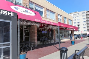 A storefront with a red awning labeled "Cuban Cuisine" and a sign for "Café Cubano." - Beautiful & Cozy 2bd/1b Near O’Hare & Metra (MD-W) (Elmwood Park)