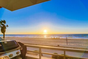 Property grounds - Ocean Front! Entire Top Level + View Deck + AC (San Diego)