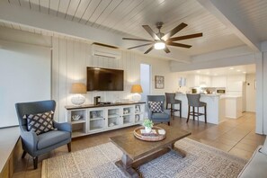 TV - Ocean Front! Entire Top Level + View Deck + AC (San Diego)