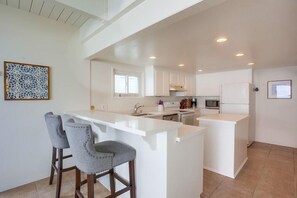 Fridge, microwave, oven, stovetop - Ocean Front! Entire Top Level + View Deck + AC (San Diego)