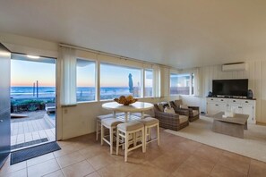 Interior - Ocean Front! Entire Ground Level w/ Exclusive Patio (San Diego)