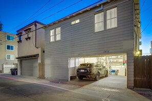 Exterior - Ocean Front! Entire Ground Level w/ Exclusive Patio (San Diego)