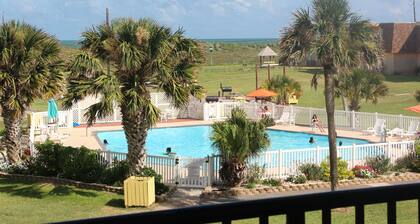 STAY ON THE BEACH! Remodeled 3 bedroom 2 bath w/4 beds +W/D at mile marker 10!