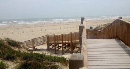 STAY ON THE BEACH! Remodeled 3 bedroom 2 bath w/4 beds +W/D at mile marker 10!