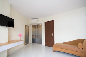 Deluxe Room, 1 King Bed, Mountain View | Living area | 43-inch flat-screen TV with cable channels, TV - CONSON Hotel (Ho Chi Minh City)