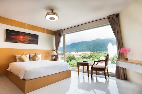 Deluxe Room, 1 King Bed, Mountain View | Minibar, in-room safe, individually decorated, individually furnished