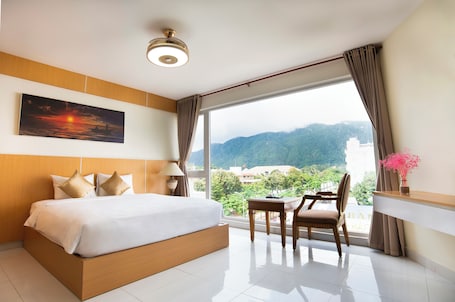 Deluxe Room, 1 King Bed, Mountain View | Minibar, in-room safe, individually decorated, individually furnished