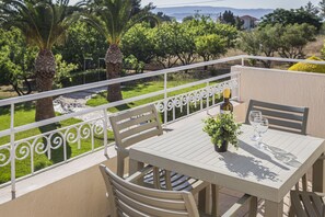 Garden view - Marinos Apartments (Kefalonia)