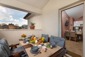 تناول الطعام بالخارج