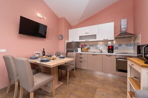 Refrigerador, microondas, horno y lavavajillas 