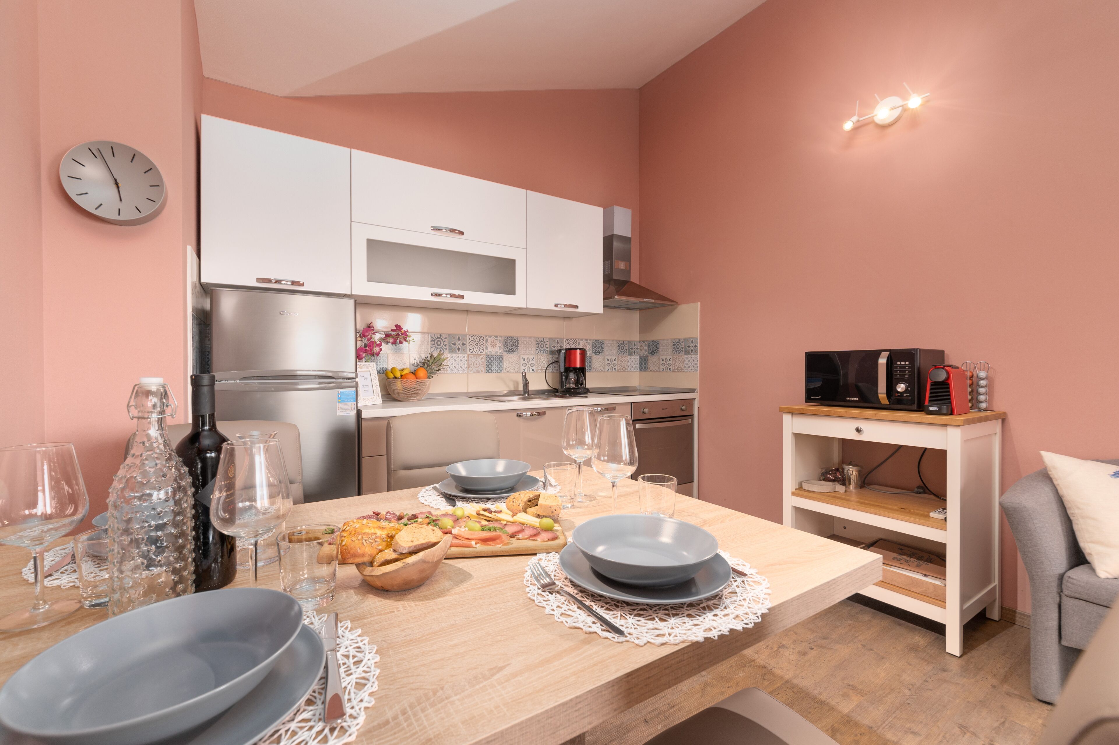 Réfrigérateur, micro-ondes, four, lave-vaisselle