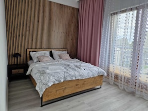 3 bedrooms, iron/ironing board, travel crib, free WiFi