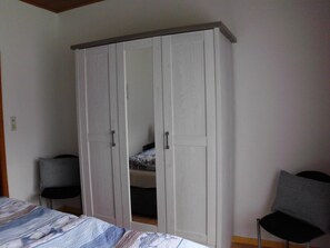 1 bedroom, travel crib, WiFi, bed sheets