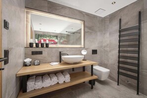 Eco-friendly toiletries, hair dryer, towels, soap - R6 Tegernsee - Apartment TOP 5 upstairs (Bad Wiessee)