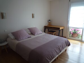 2 عدّة غرف نوم ومكواة/لوح كي وواي فاي وملاءات أسرّة