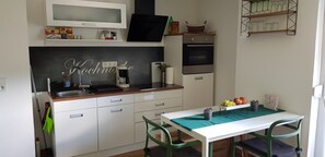 Fridge, oven, stovetop, coffee/tea maker - Vacation apartment time out! In the middle of the Palatinate Forest. (Erfweiler)