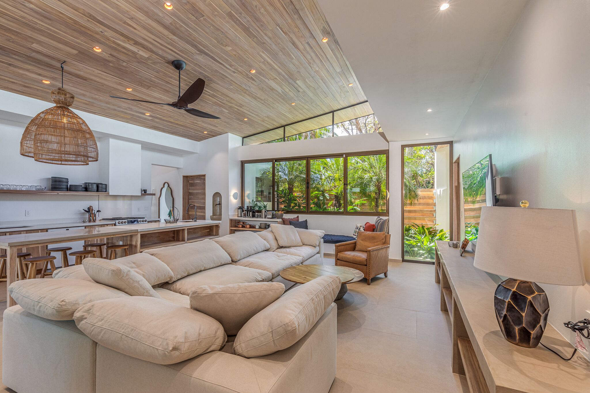 Télévision, chaîne hi-fi