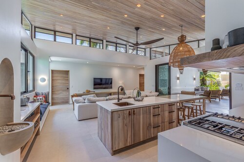 Unique Beautiful Beachfront Property w/ Private Beach path Pool 