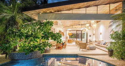 Unique Beautiful Beachfront Property w/ Private Beach path Pool