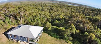 Beautifully located apartment, seconds to the bush, minutes from the beach 