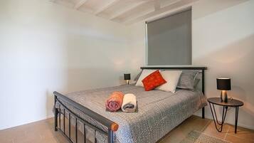 1 bedroom, desk, travel cot, free WiFi