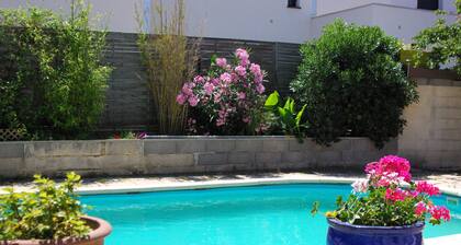 Quiet south-facing villa with pool, close to the sea