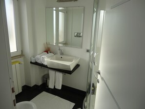 Shower, towels