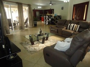 Télévision, baby-foot