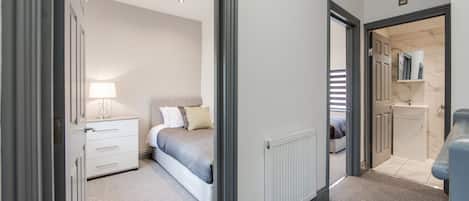 House | 4 bedrooms, iron/ironing board, free WiFi, bed sheets