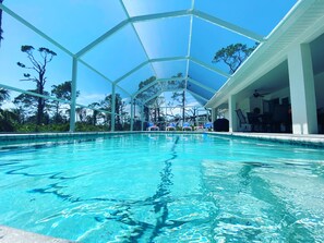 Piscina all'aperto, una piscina riscaldata