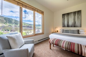 6 slaapkamers, een strijkplank/strijkijzer, reisbedje, gratis wifi