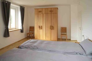 4 dormitorios, tabla de planchar con plancha, wifi gratis y ropa de cama