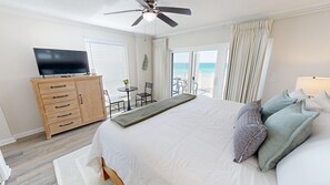 Studio | Iron/ironing board, free WiFi - 701A is a Penthouse Effiency Gulf view unit on Okaloosa Island by RedAwning (Fort Walton Beach)