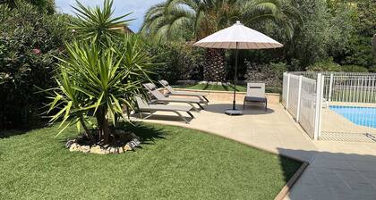 VILLA WITH SECURE POOL, WALKING DISTANCE TO THE BEACH