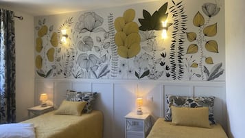 4 habitaciones, tabla de planchar con plancha y cuna de viaje